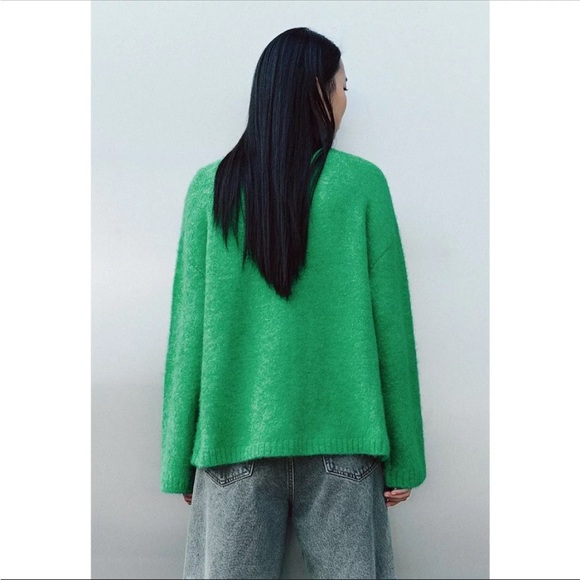 3 for$25 Green women sweater - Picture 2 of 6